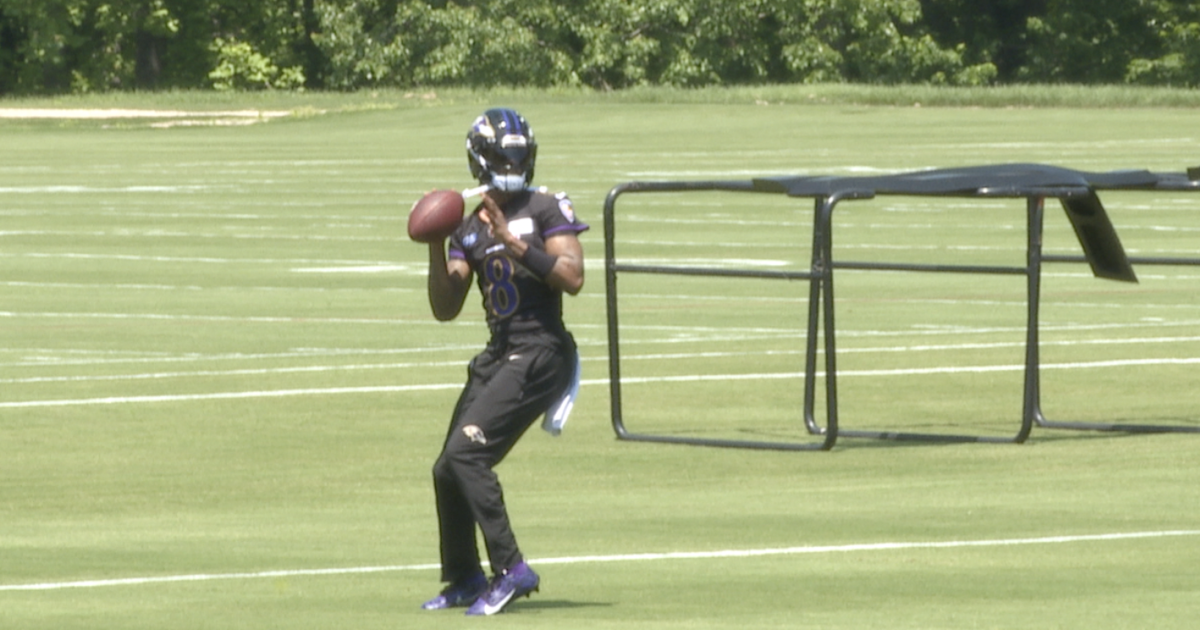 A lighter Lamar leads the Ravens onto the field for offseason work