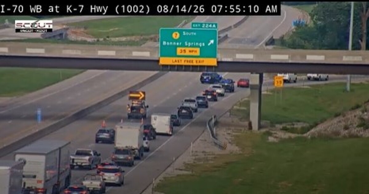 Crash involving two semis shuts down westbound I-70 near K-7 Highway