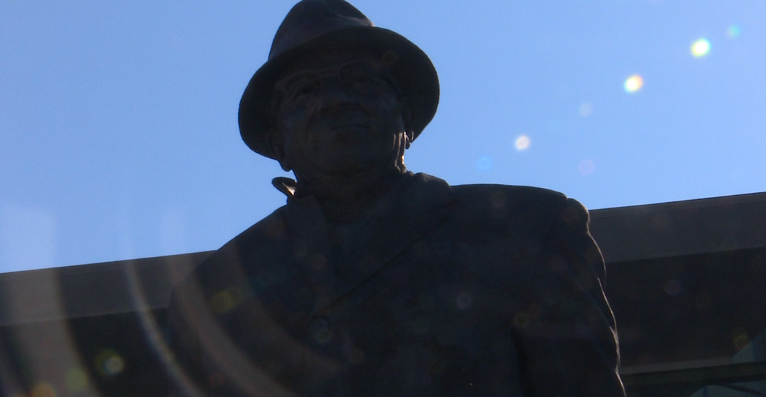 'Lombardi Look-alike': Man dresses up as his idol Vince Lombardi