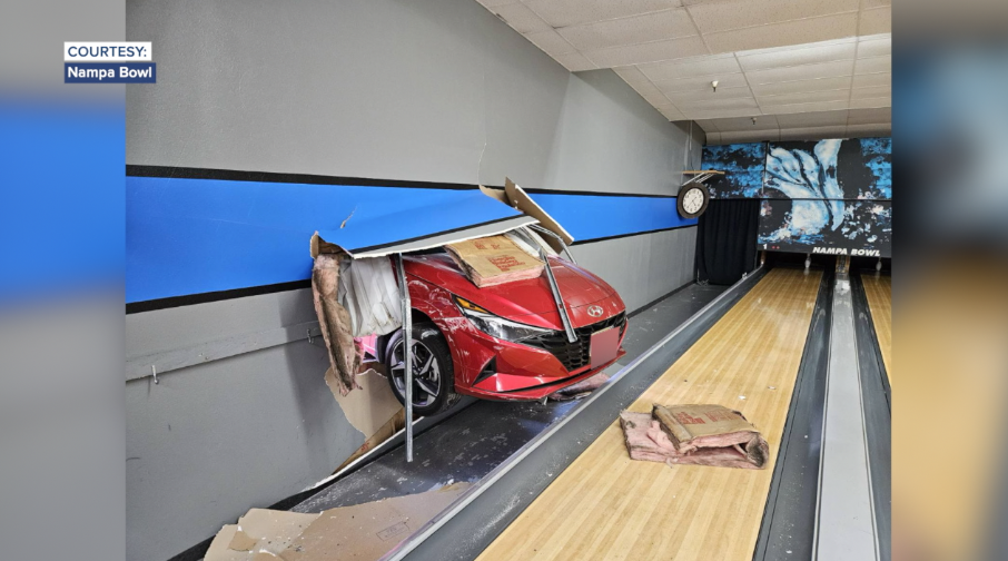 Car crashes into Nampa Bowl