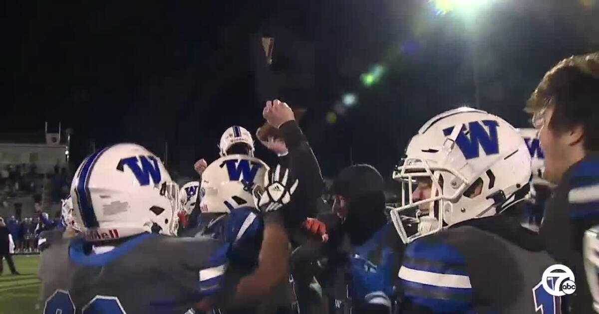 Walled Lake Western tops Avondale in Leo's Coney Island Game of the Week