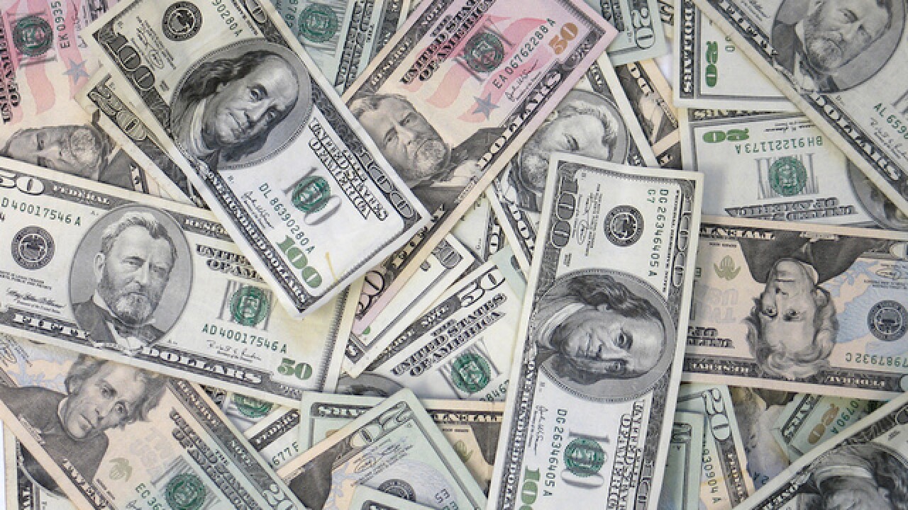 Large amounts of cash found loose along Cape Coral roadway