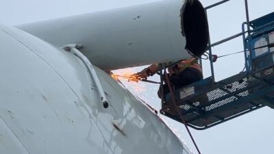 Crews cut up old Nampa water tower