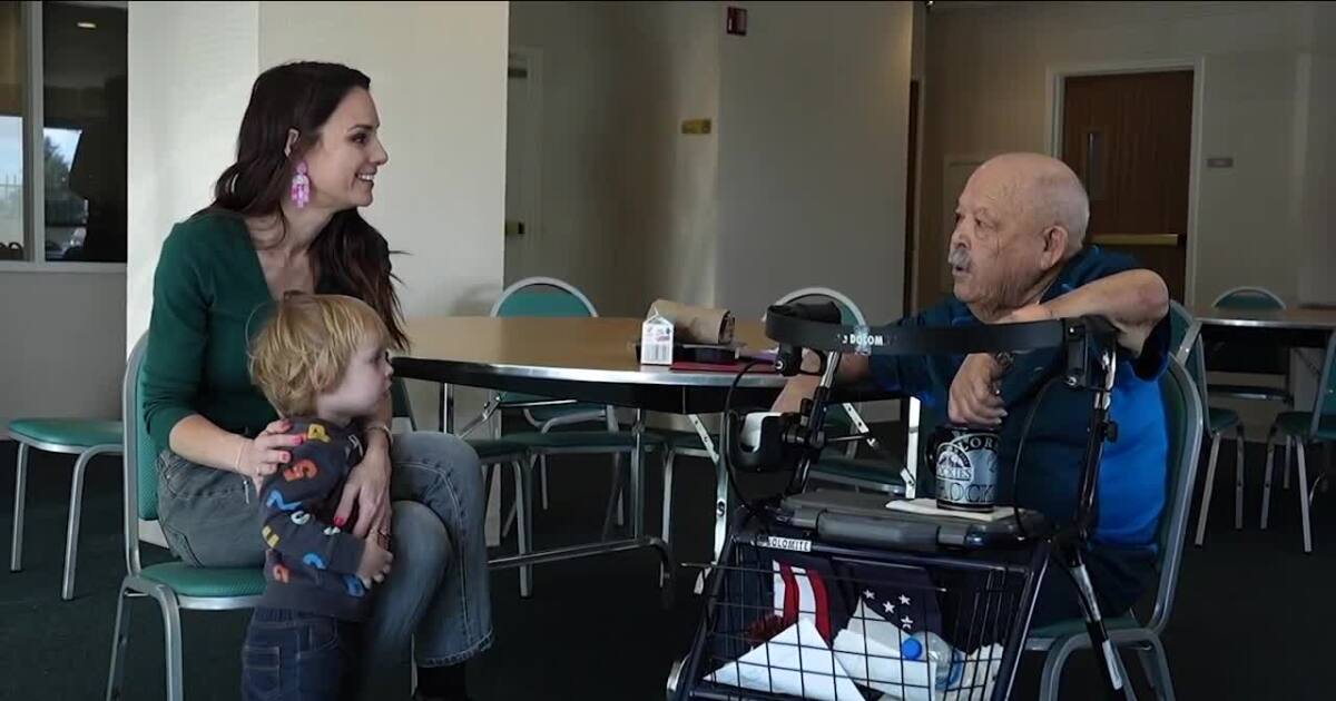 Golden woman delivers meals with a side of heart for Valentine’s Day