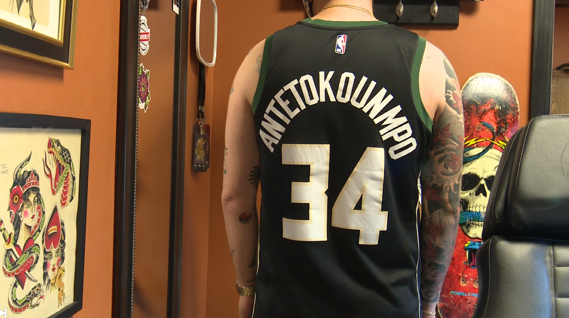 De Pere man gets 'Bucks in Six' tattoo to celebrate the NBA Championship