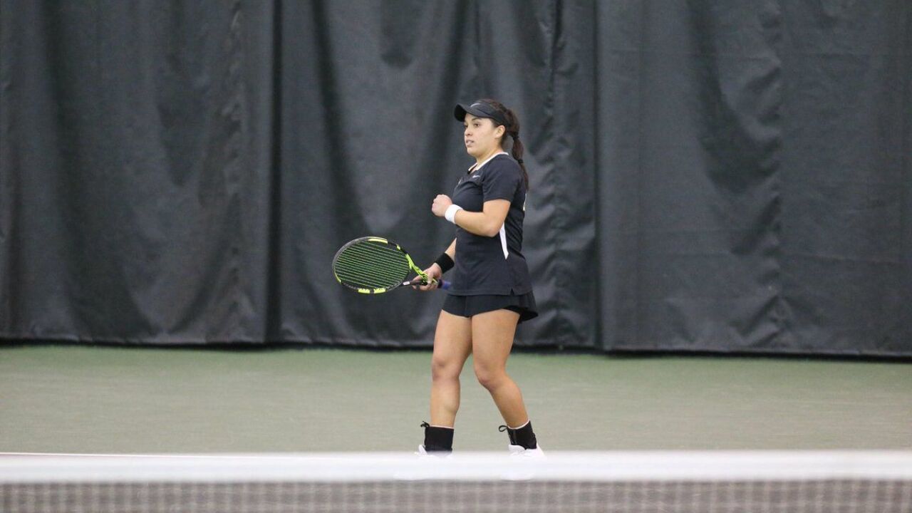 Baylor women's tennis edged by Oregon