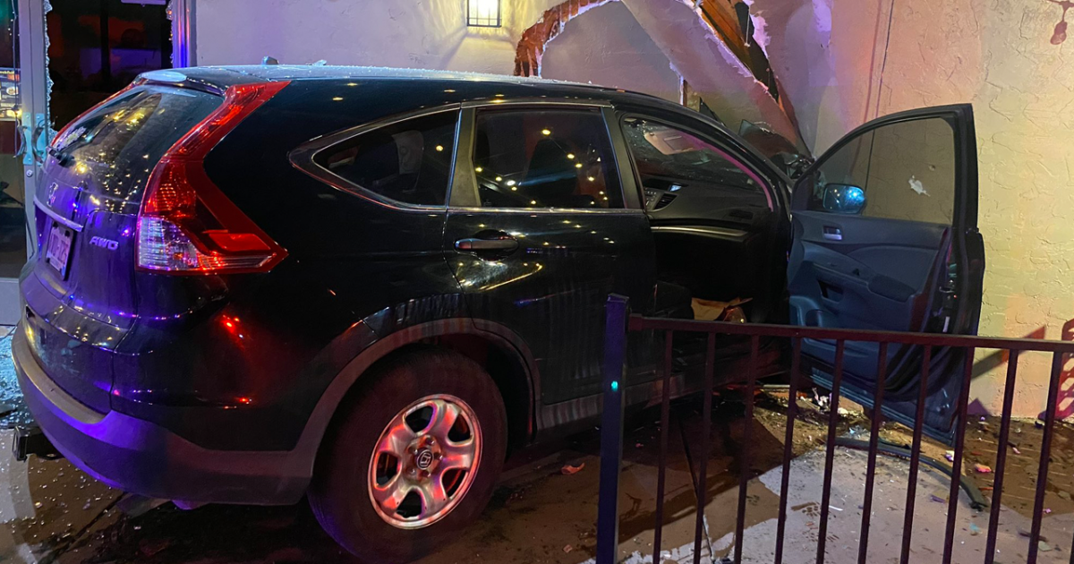 Suspected DUI driver crashes into Centennial restaurant - Vimarsana News