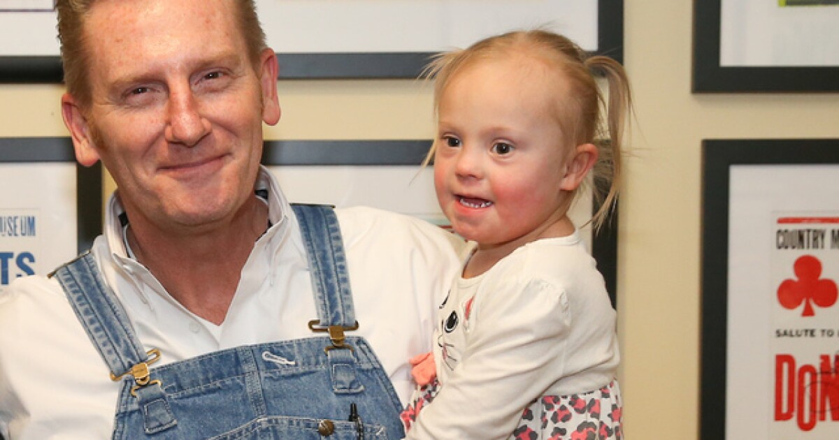 Rory Feek posts bittersweet photo of daughter