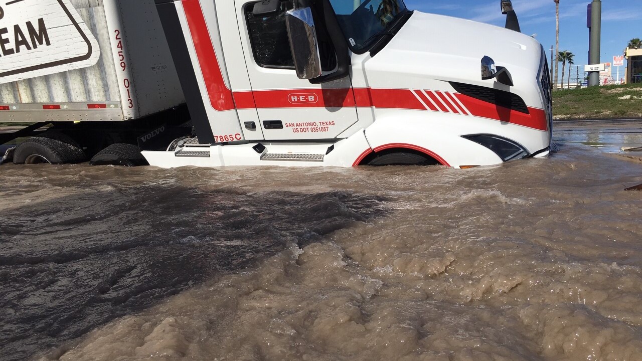 18wheeler crash shuts down portion of Waldron Road