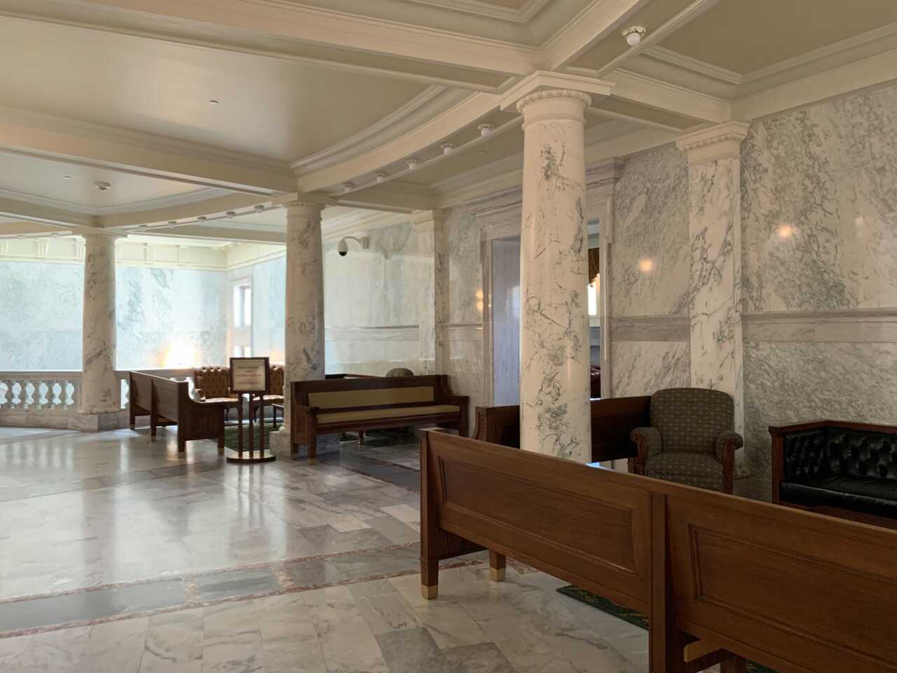 Statehouse lights off