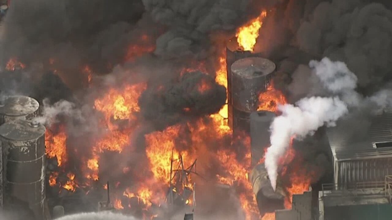PHOTOS: Large fuel tank fire in Phoenix