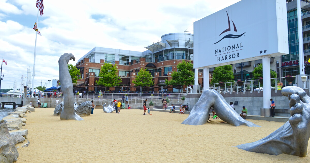 Popular sculpture at National Harbor undergoing restoration this summer