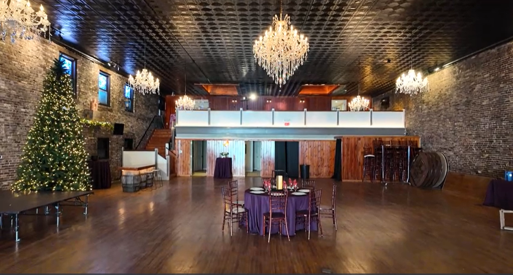 Downtown Paris prepares for "Silver Bells Christmas"