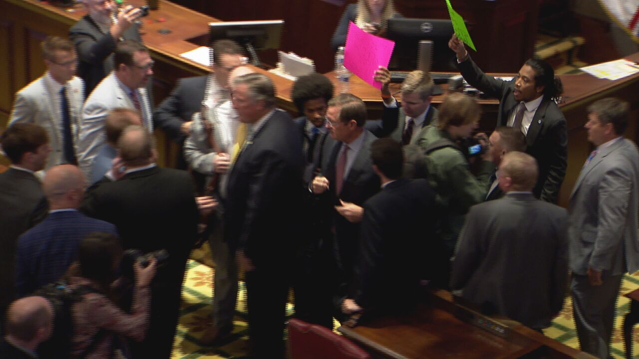 Sexton Pearson encounter on House floor.jpeg