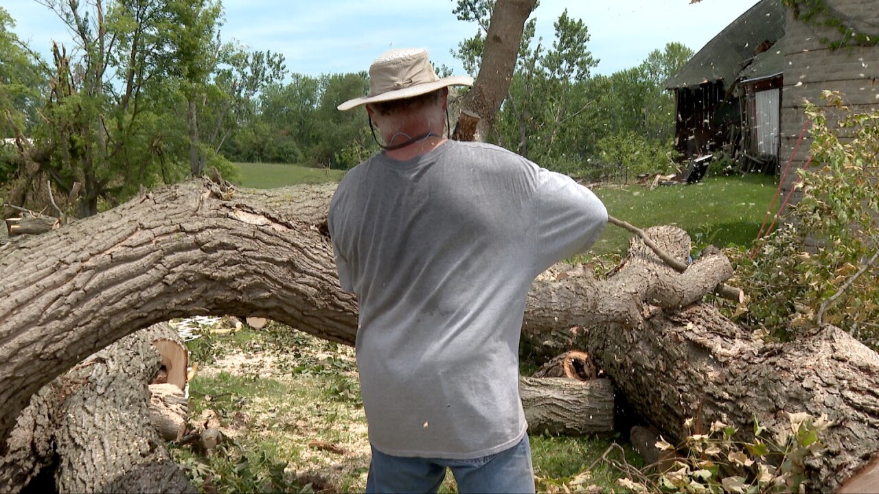 walworth co storm volunteer 5.jpg