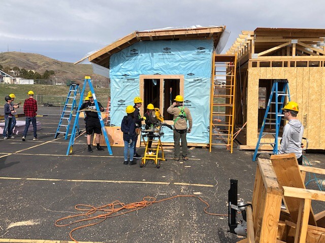 Students working on house outside Green Mountain High School