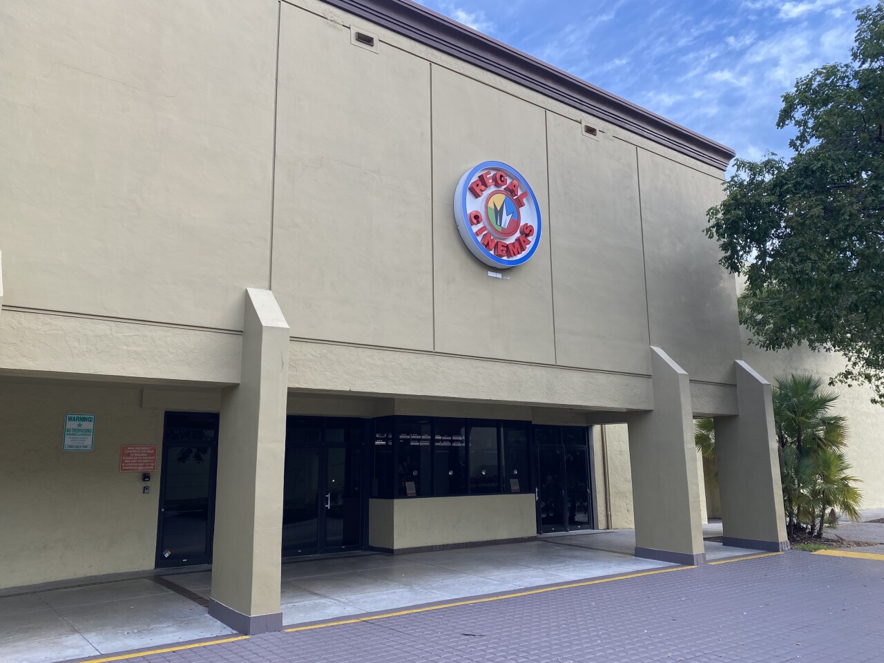 Regal Cinemas Shadowood 16 movie theater box office closed, Jan. 21, 2023