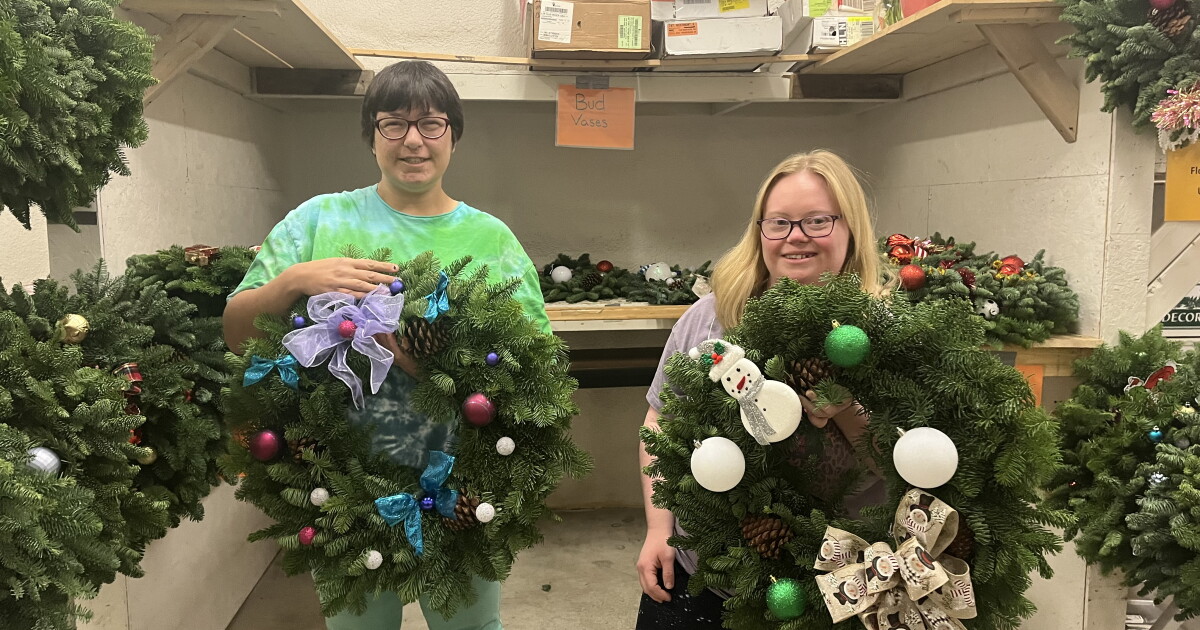 Clients with West Mont Flower Shop start selling their Christmas Wreaths - Vimarsana News