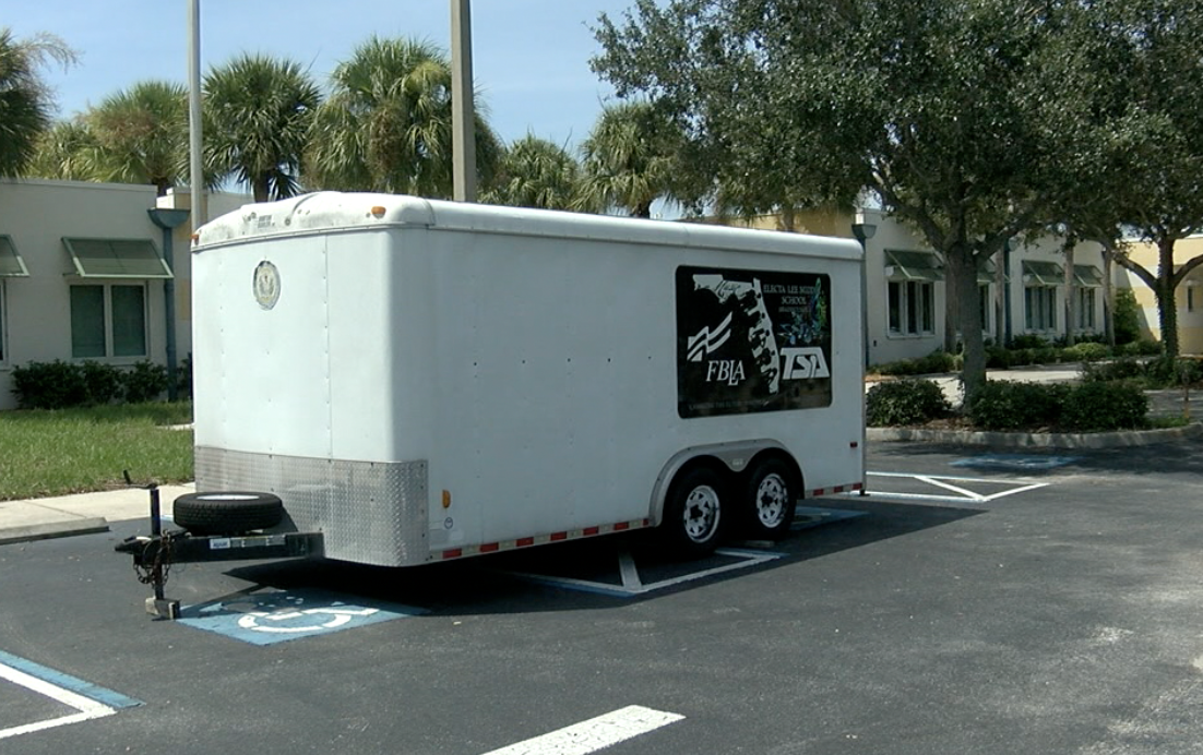 photo-by-wendi-lane-manatee-middle-school-hurricane-relief4.png