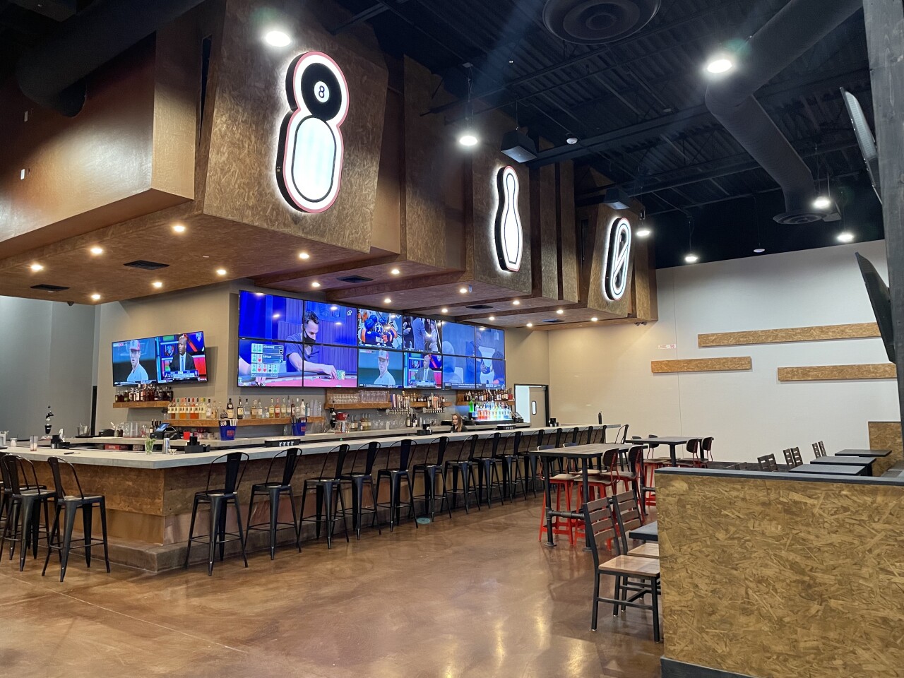 810 Billiards & Bowling Chandler 4.jpg