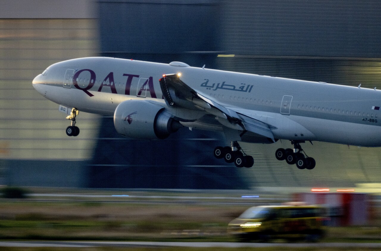 A Qatar Airways plane lands