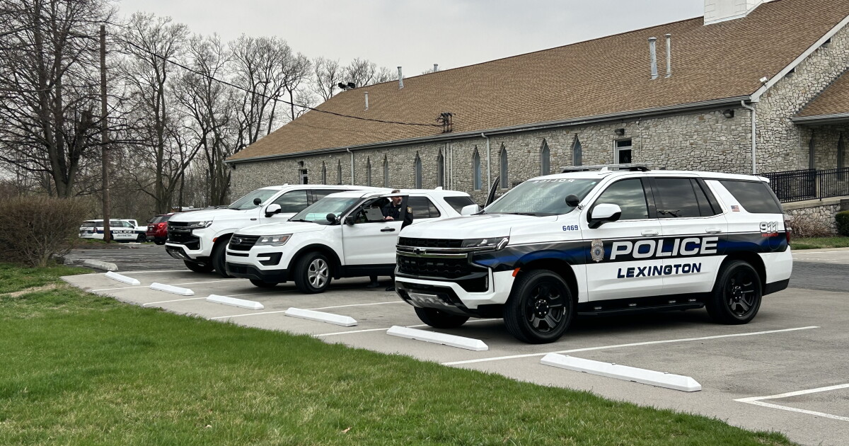 Lexington police searching for felony suspect after vehicle flees officers