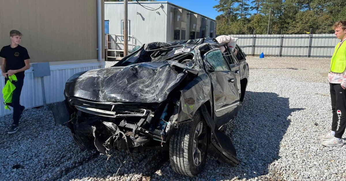'Angels were in the vehicle': Zeeland family survives head-on crash in Atlanta - Vimarsana News