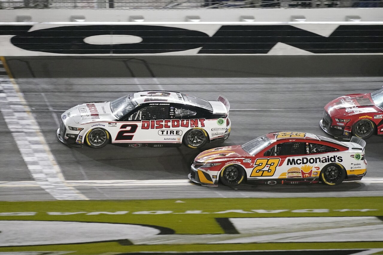Austin Cindric's Discount Tire car crosses finish line to win 2022 Daytona 500