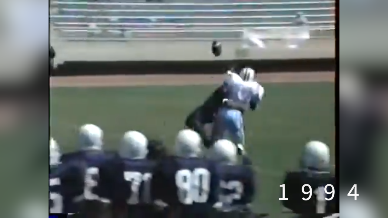 Arredondo breaks up a pass.png