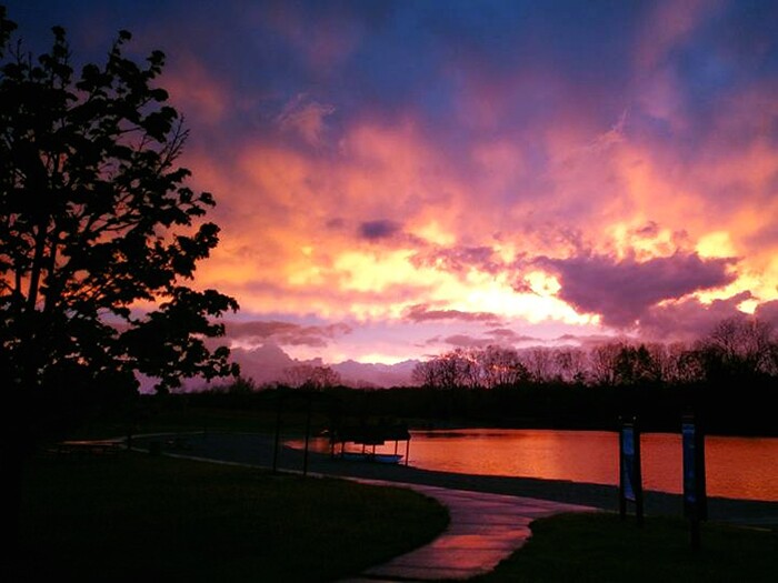 _island_lake_sunset.jpg