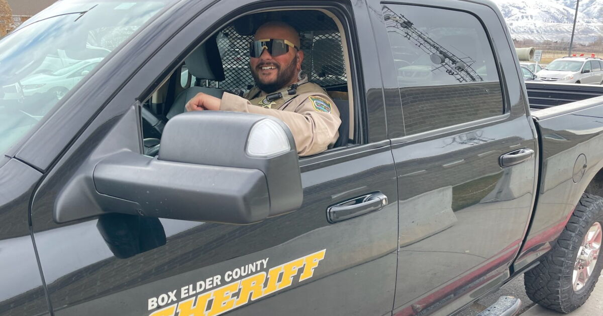 Utah deputy saves the day after noticing something odd in window - Vimarsana News