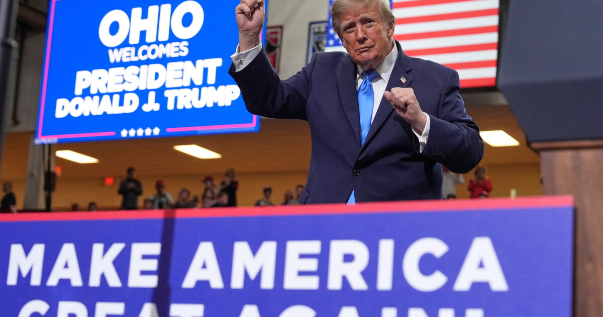 Trump holds Ohio midterm rally, urging voters to consider him on the ballot during 32-day campaign tour