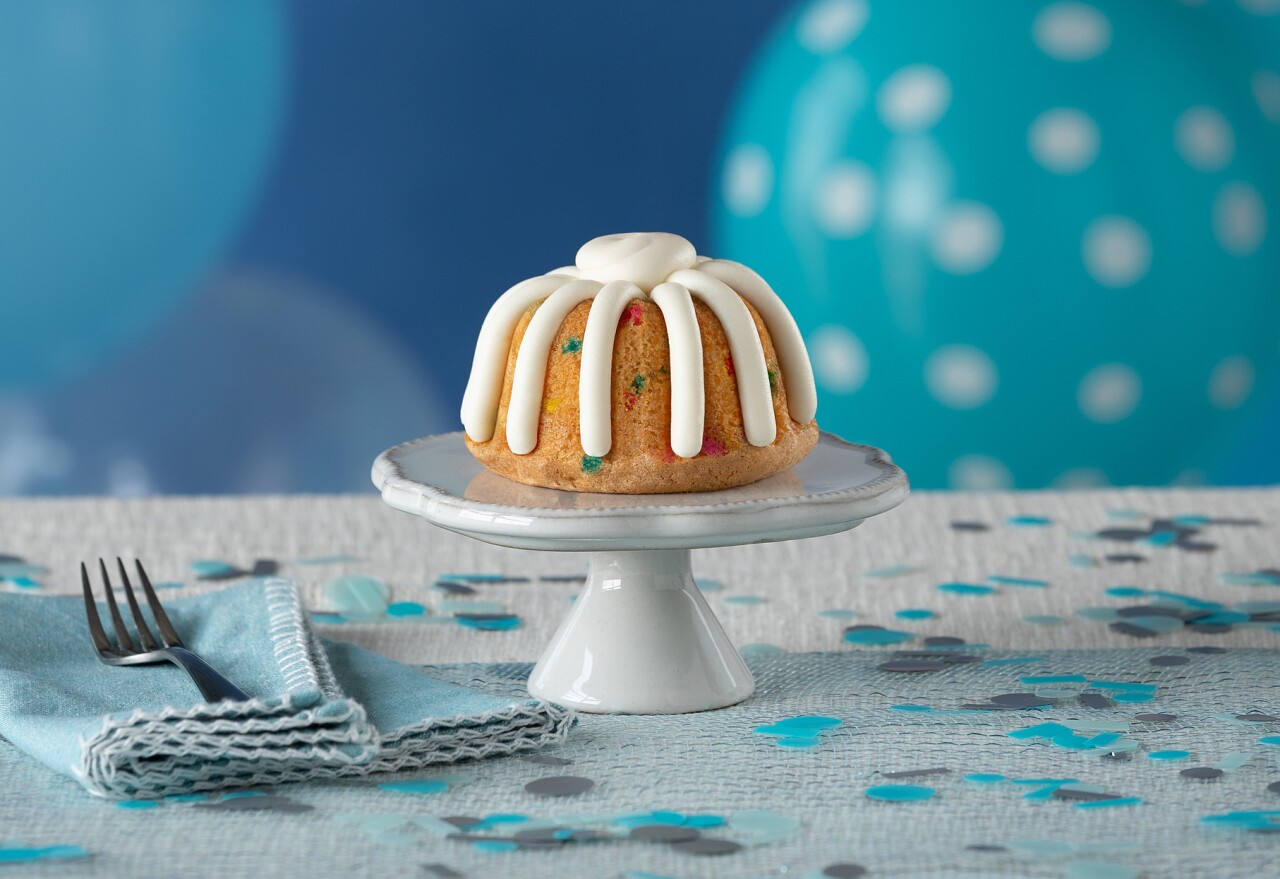 Nothing Bundt Cakes NbC 3462_Birthday Bundtlet Blue-horizontal crop.jpg