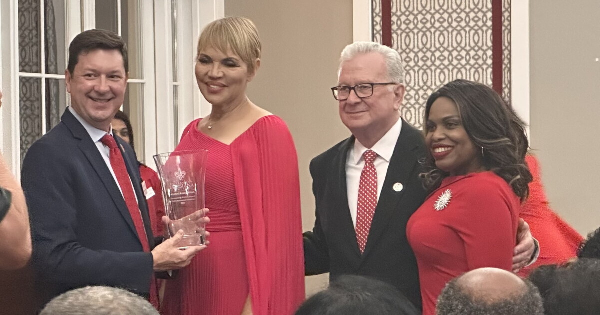 Feeding America CEO, Opelousas native, receives 2023 Outstanding Alumni Award - Vimarsana News