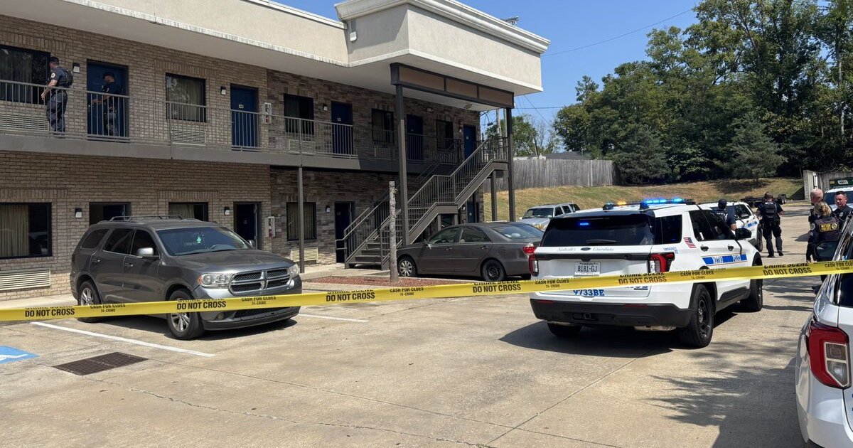 Suspect in custody after exchanging gunfire with Nashville officers at ...