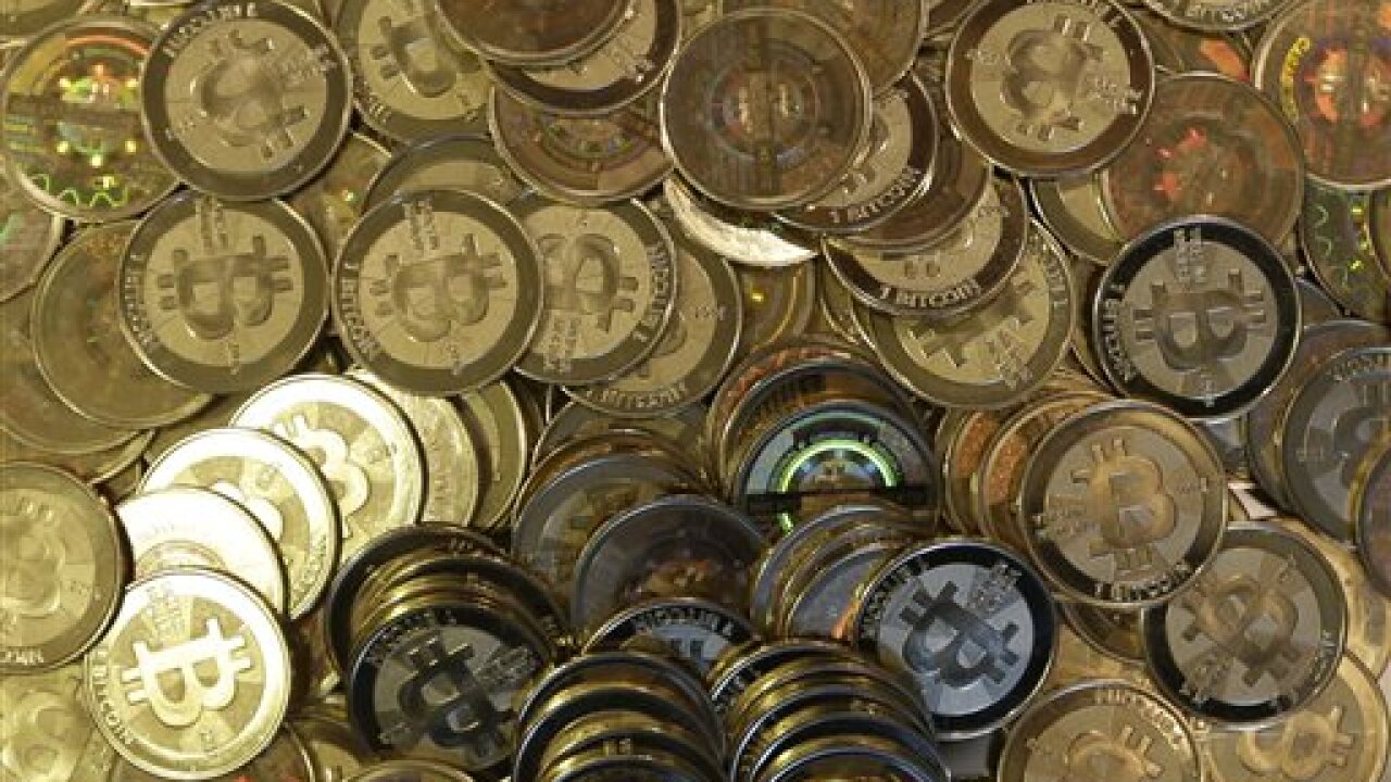 trys bitcoin deponuoti btc į banko sąskaitą