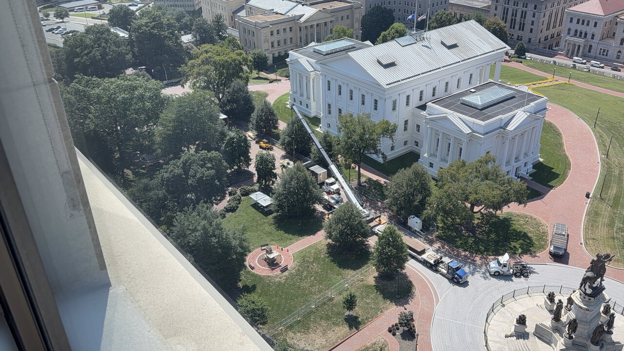 Crews begin removing Confederate statues from Capitol Square in Richmond