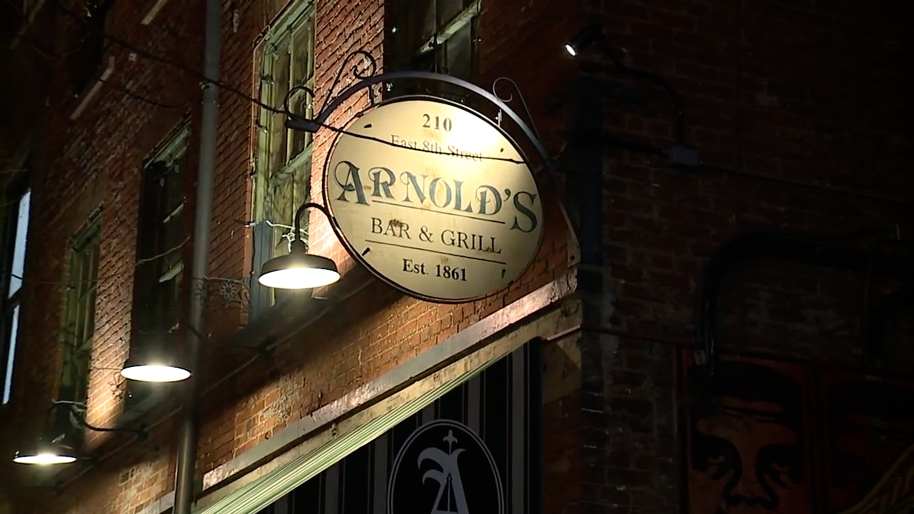 Arnold's Bar and Grill Sign.png