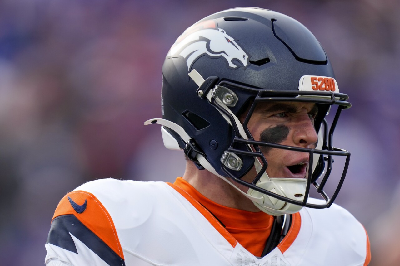 Broncos Bills Football