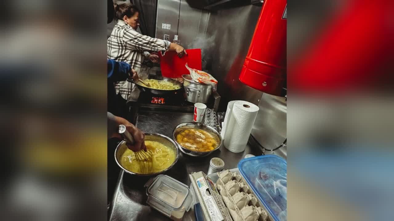 Smelser and Newton making food 