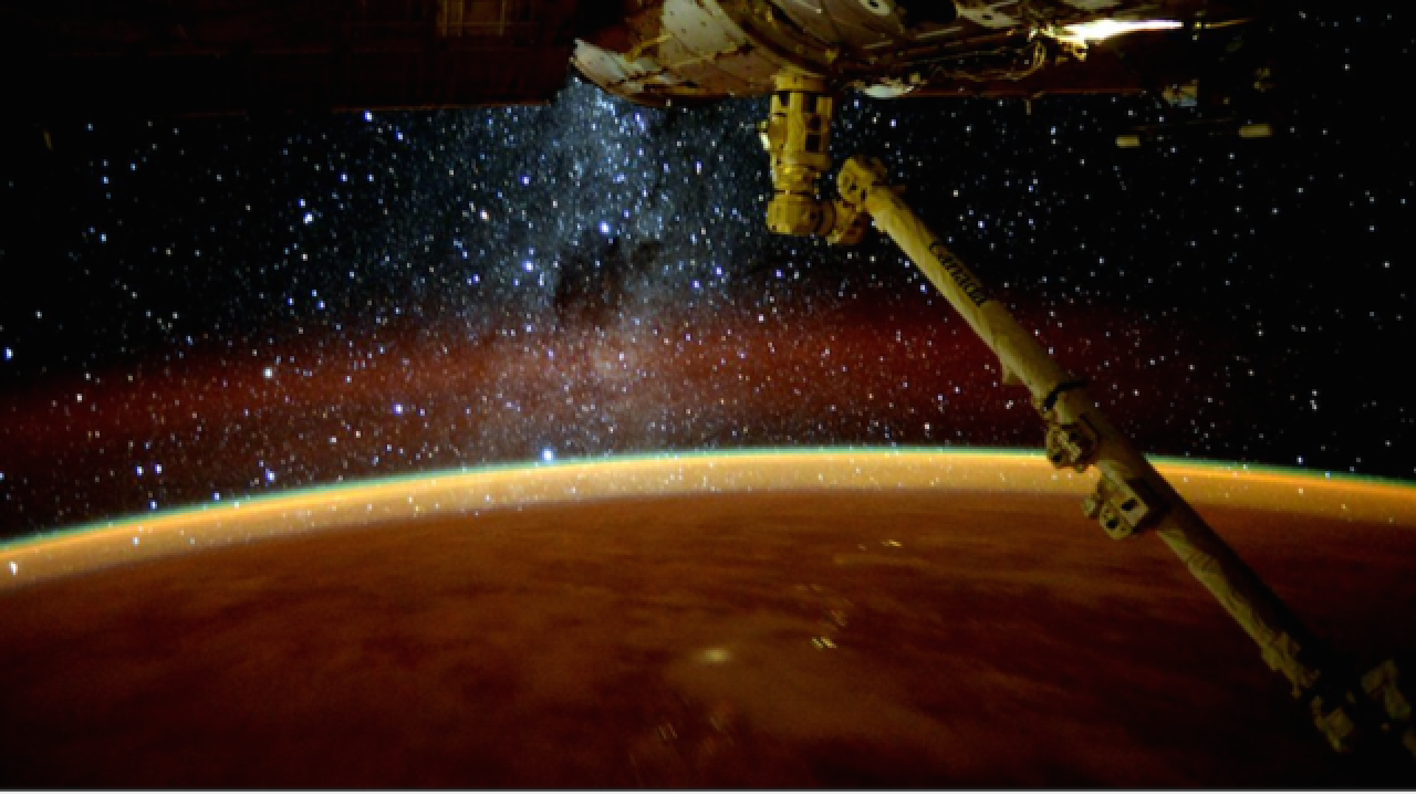 35 great photos from Scott Kelly's year in space