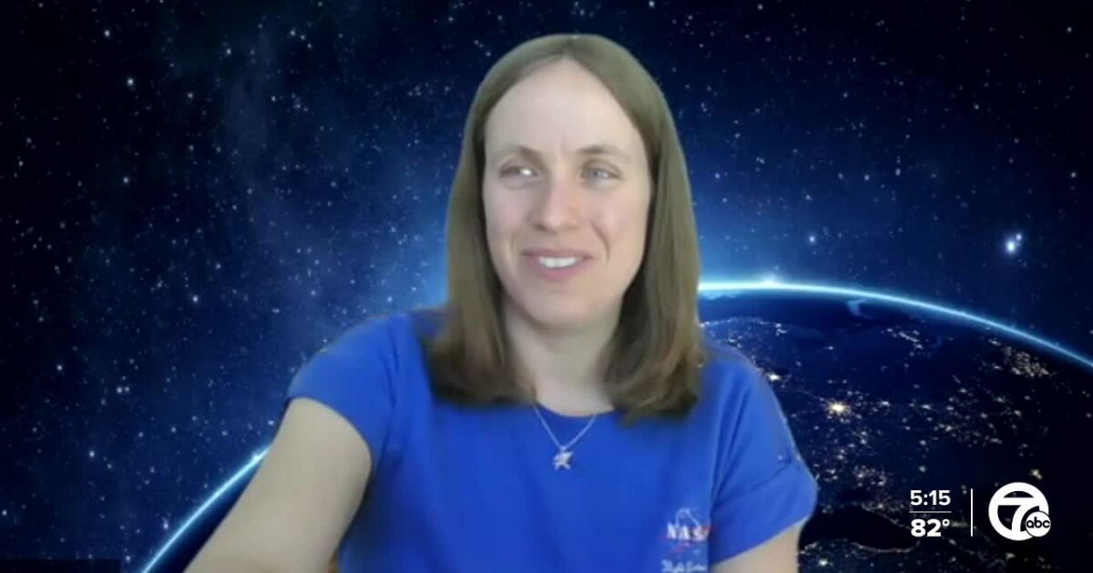 Heather Rarick NASA's 100th Flight Director aims to inspire students to shoot for the ...