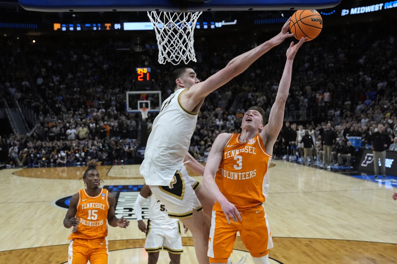 Purdue Boilermakers center Zach Edey blocks basket attempt by Tennessee Volunteers guard Dalton Knecht in second half of Elite Eight, March 31, 2024