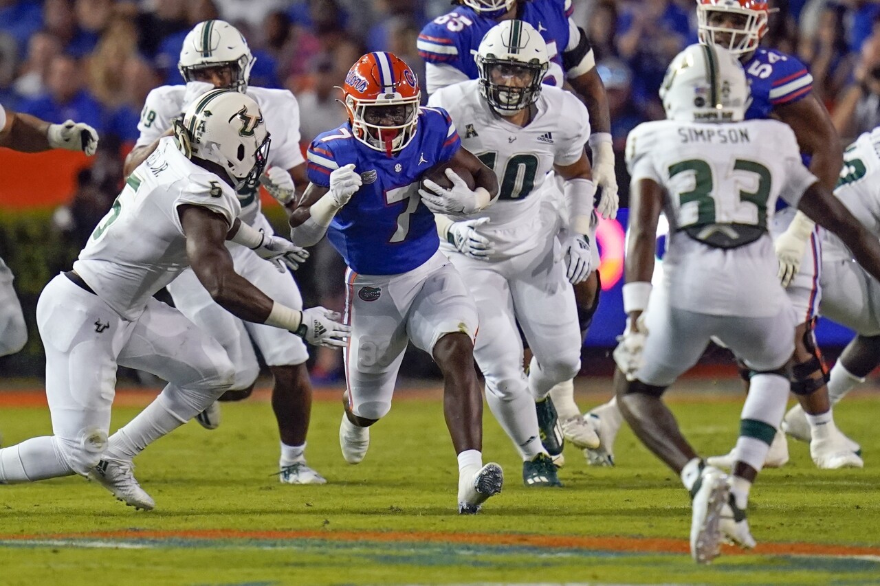 Florida Gators running back Trevor Etienne finds hole vs. South Florida Bulls defense, Sept. 17, 2022