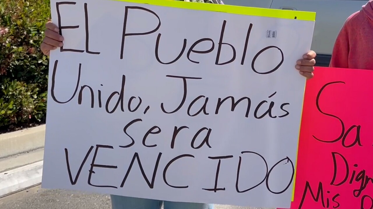 EL PUEBLO UNIDO JAMAS SERA VENCIDO
