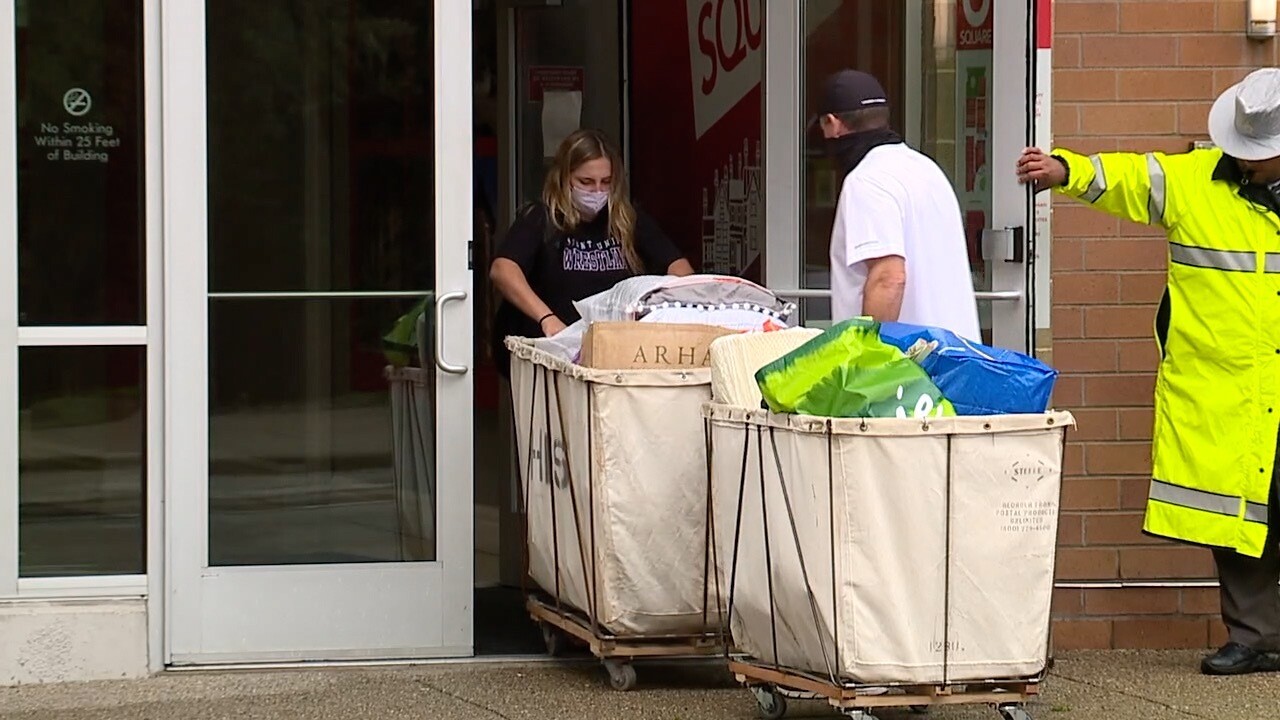 University Of Cincinnati Students Back On Campus Administration Keeping An Eye On Covid 19 Numbers In The Area