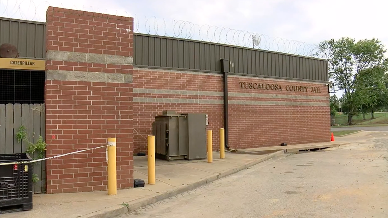 Chiefs DL Isaiah Buggs turns self in on misdemeanor animal cruelty