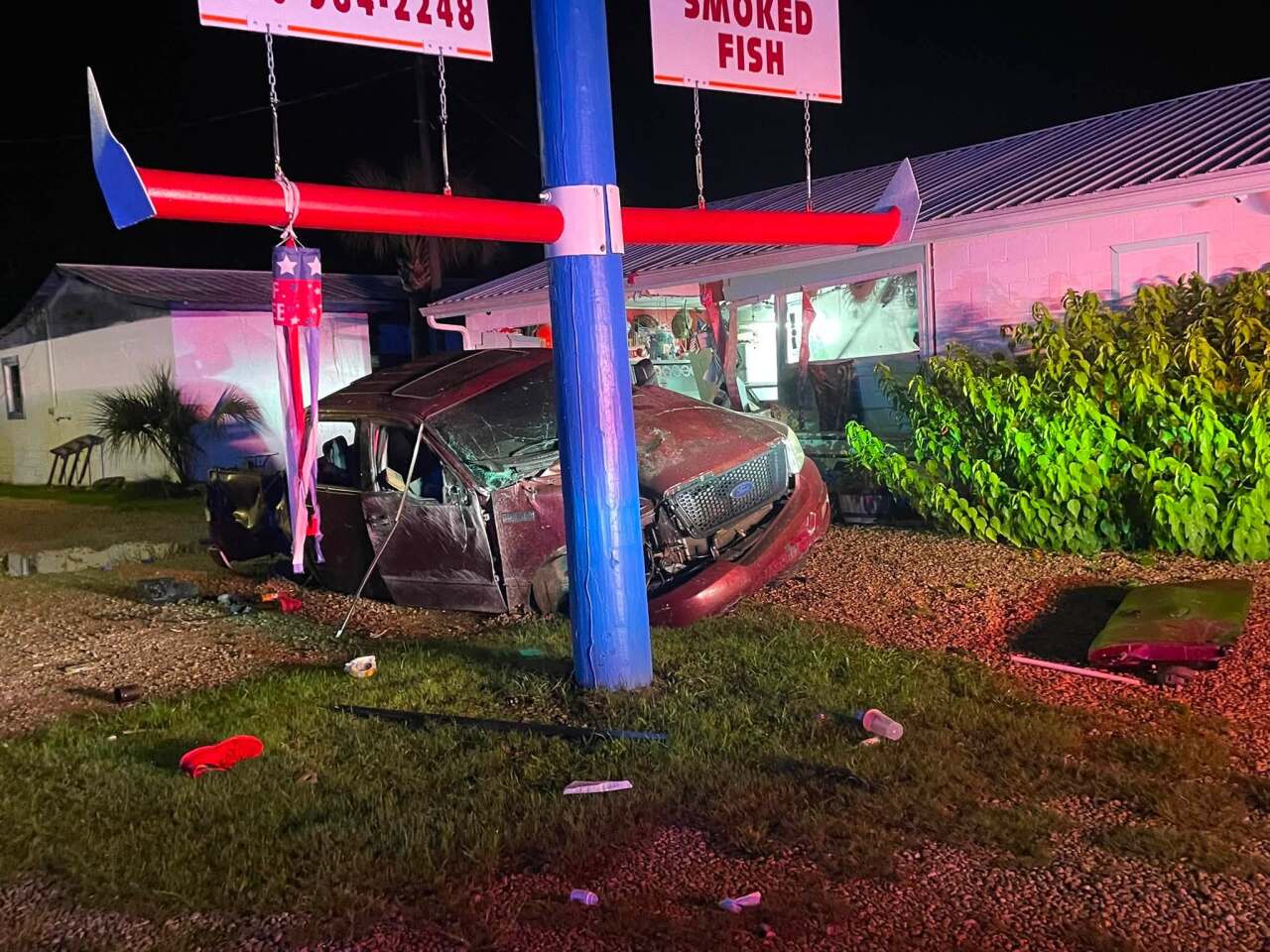 seafood market car crash 81526 pic 8.jpg