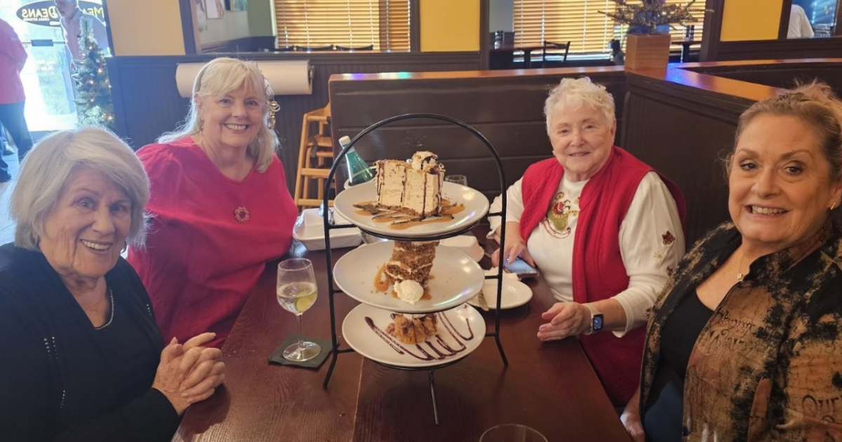 One Bradenton restaurant doesn't want you dining alone on holidays - Vimarsana News