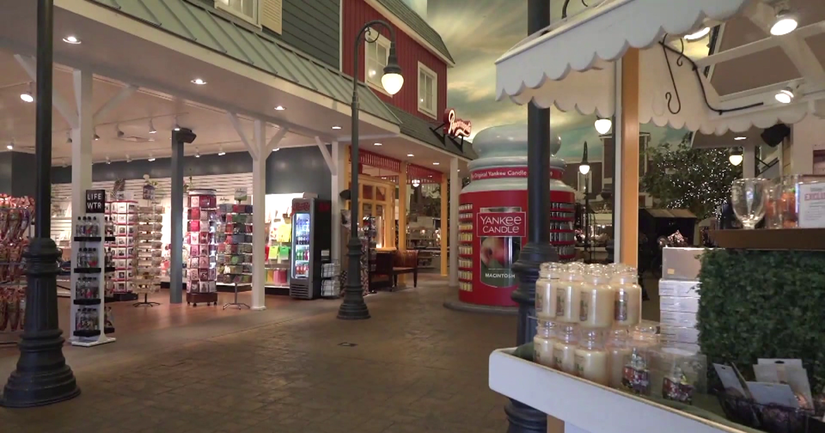 Former Williamsburg Yankee Candle building to become bowling alley